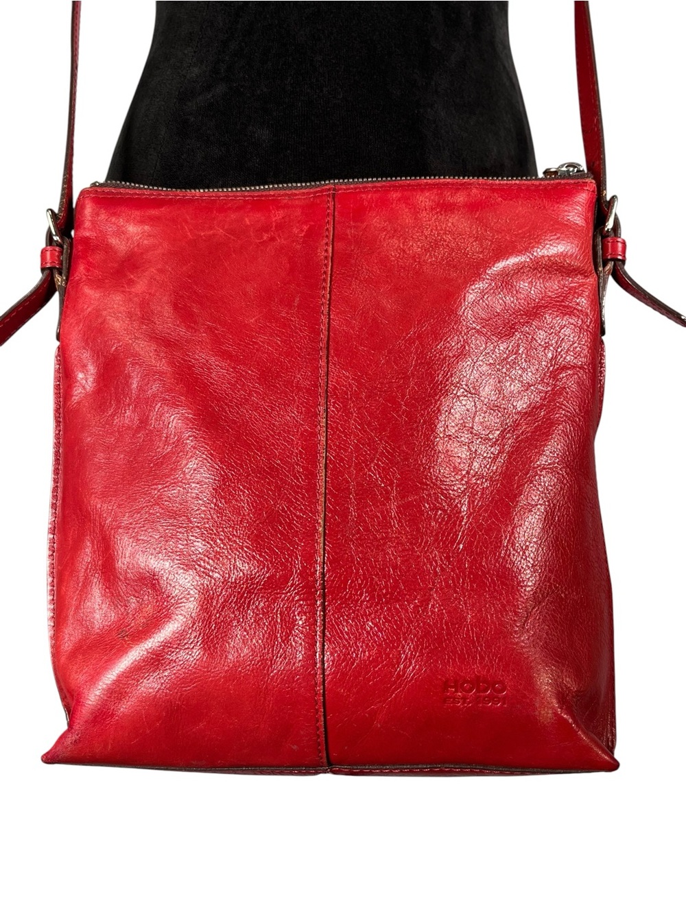 Hobo Red Leather Crossbody Shoulder Bag Classic Slim Compact Statement Classic